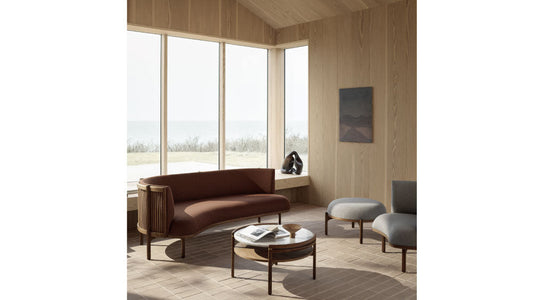 Sideways Sofaなどリッケフロストによる家具を配置したリビングシーン