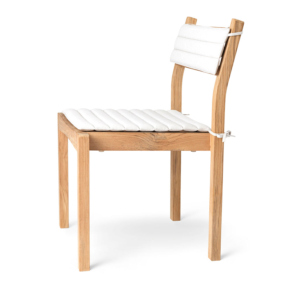 AH501｜OUTDOOR　ダイニングチェアにシートクッションとバッククッションを装着した横面画像