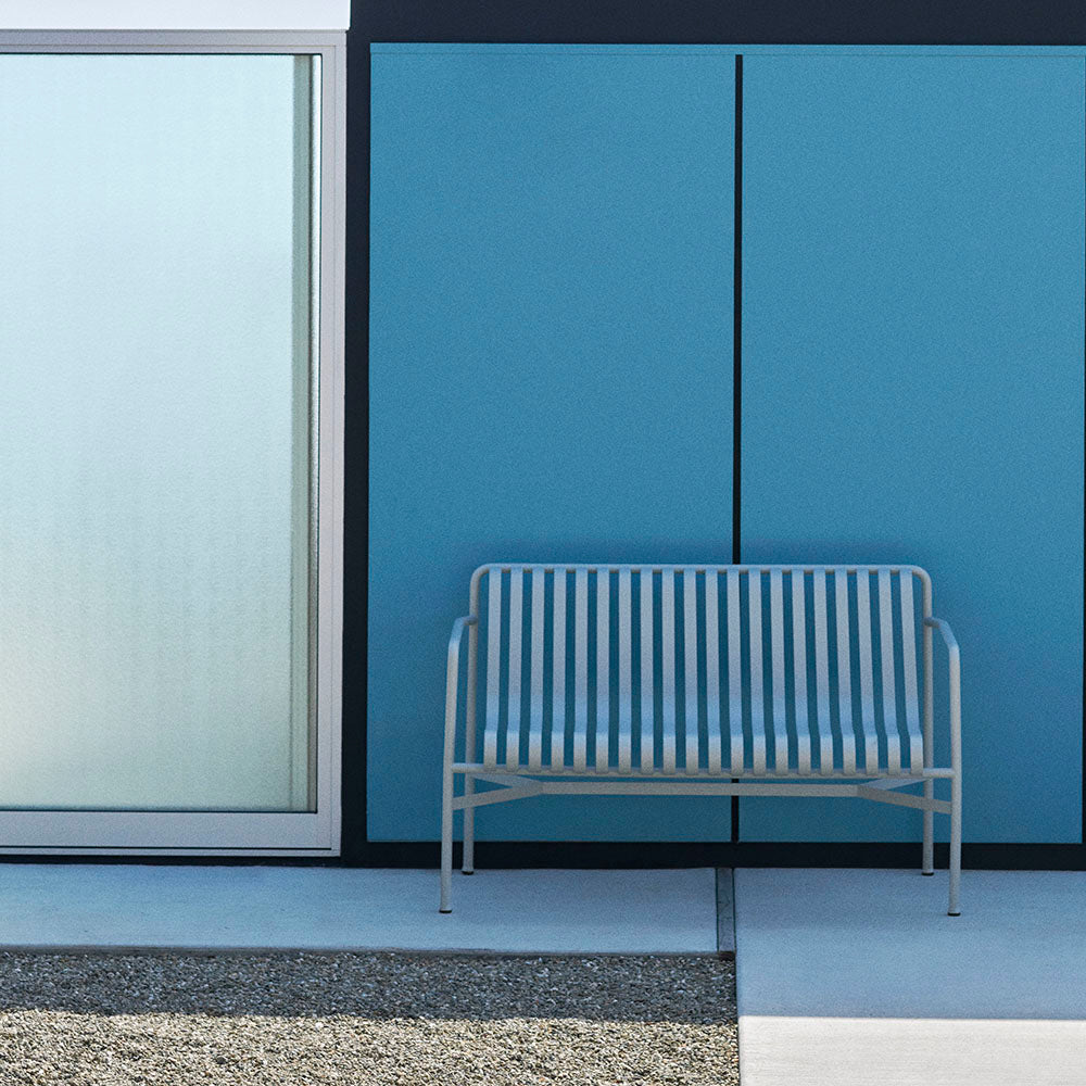 パリサードダイニングベンチ・スカイグレー使用イメージ