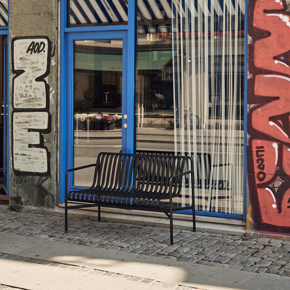 パリサードダイニングベンチ・アンスラサイトの使用イメージ