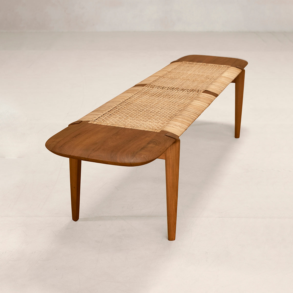 タンガリベンチ　斜め向き