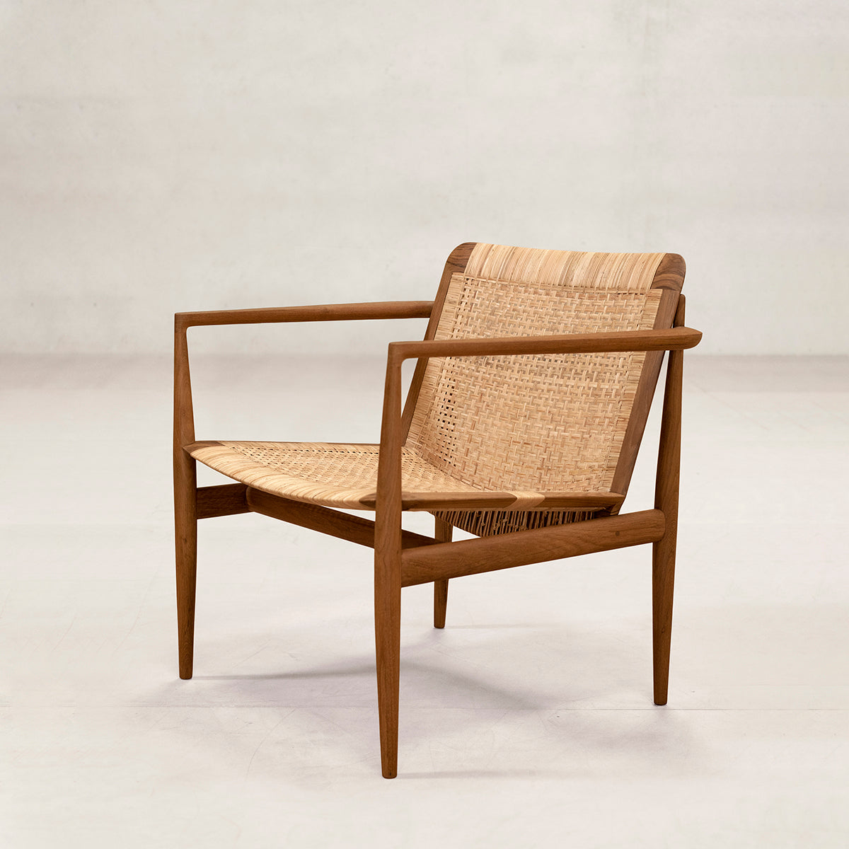 タンガリモジュラーチェア-両アーム-斜め向き